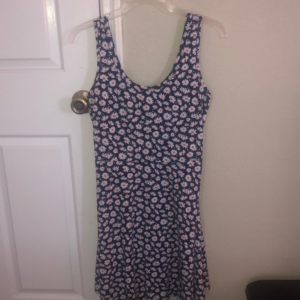 Cute floral print dress with back cutout!